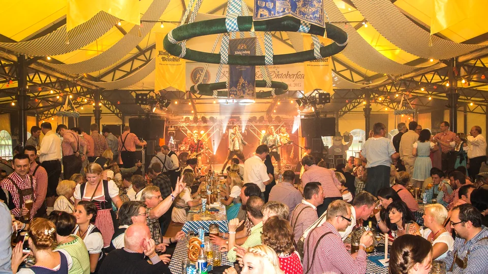 Gut besuchte KÖ-Wiesn mit Musik und vielen Gästen